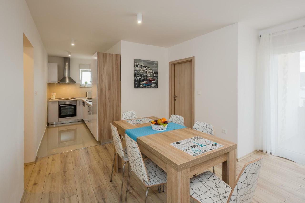 Apartments Mare Trogir Exterior photo