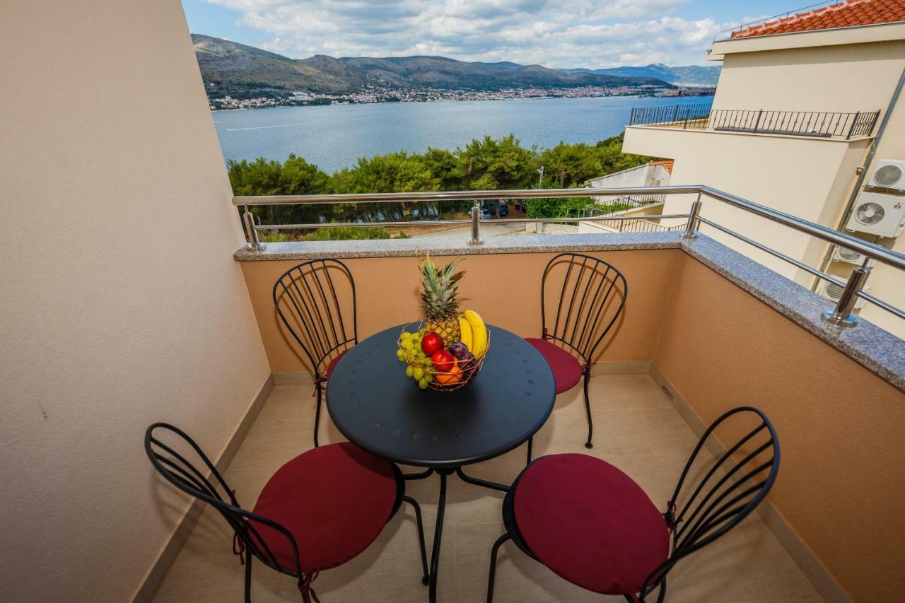 Apartments Mare Trogir Exterior photo