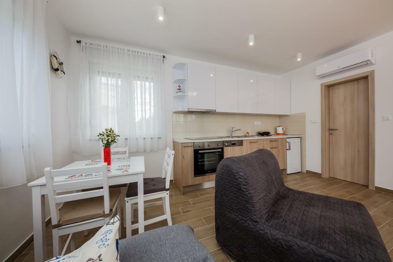 Apartments Mare Trogir Exterior photo